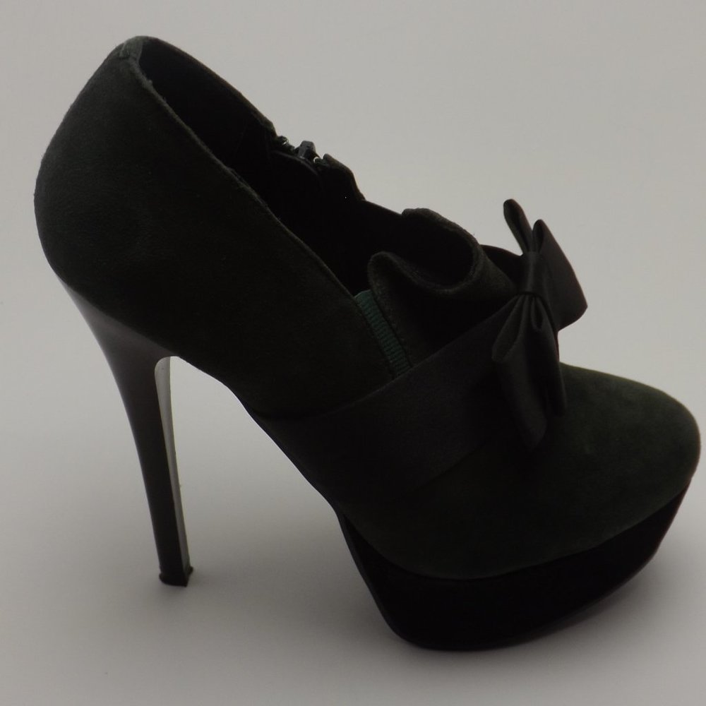 Mercato Green Suede Ankle Stilettoes Booty Pump.